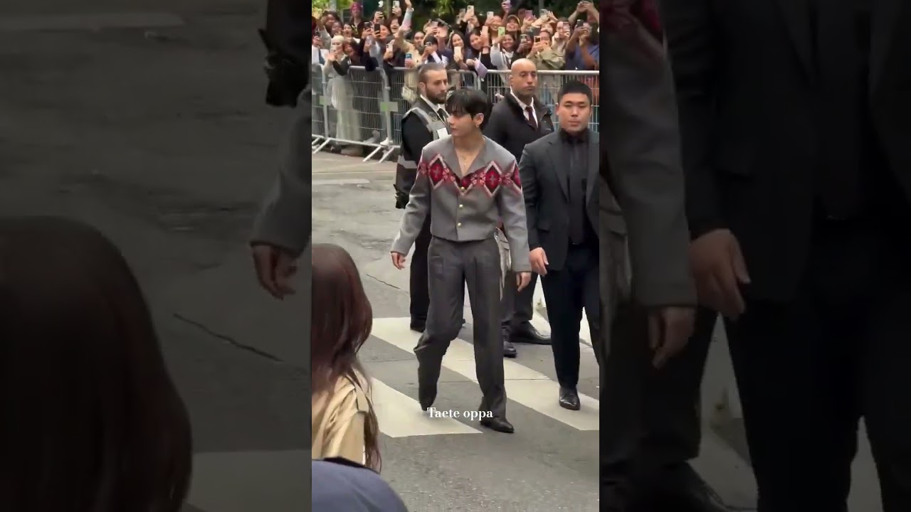 Taehyung greeting his fans 💜 #v #bts #Taehyung #celine