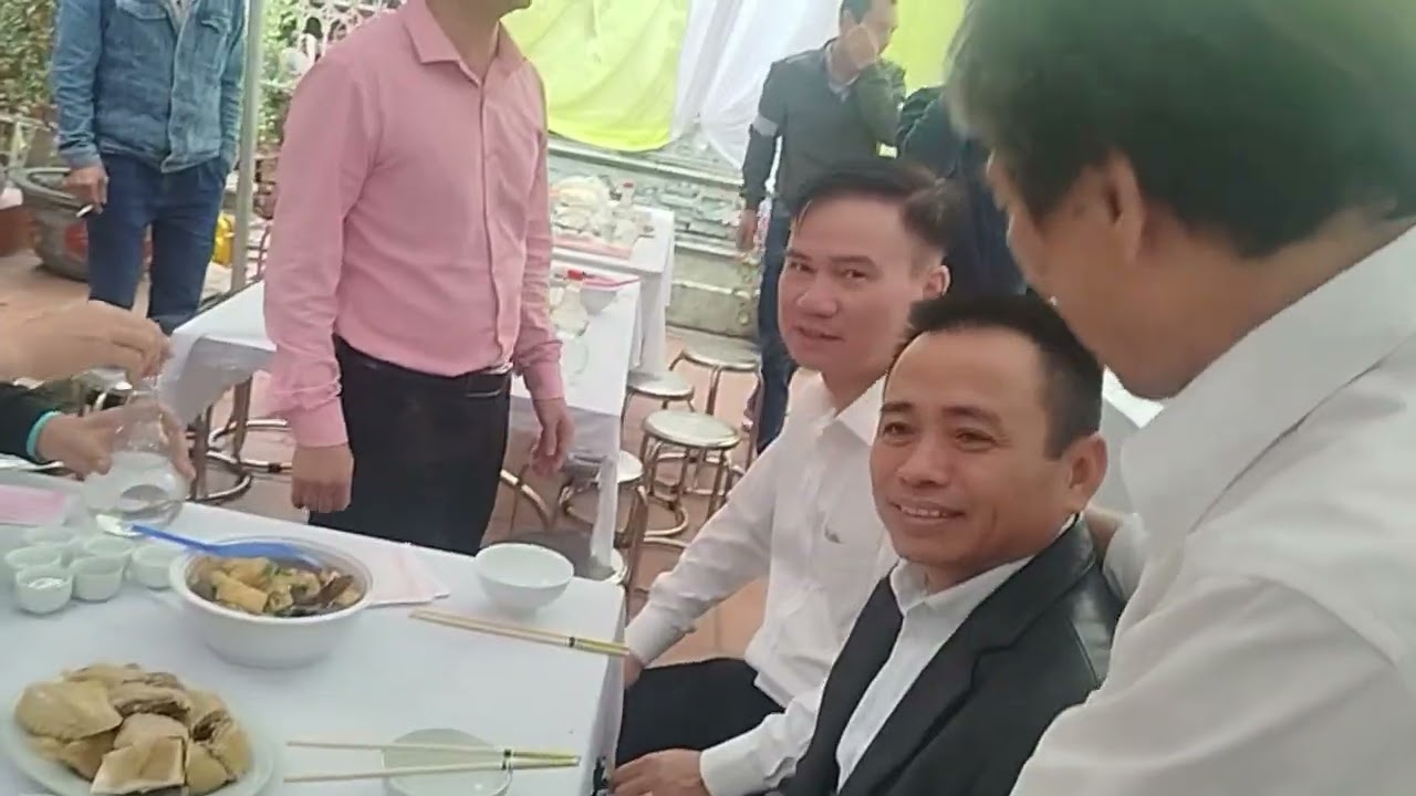 @ Em có về làng Ngọc với anh không?