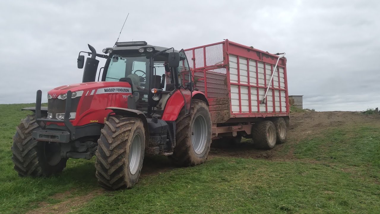 Filling another load of silage in the 7615