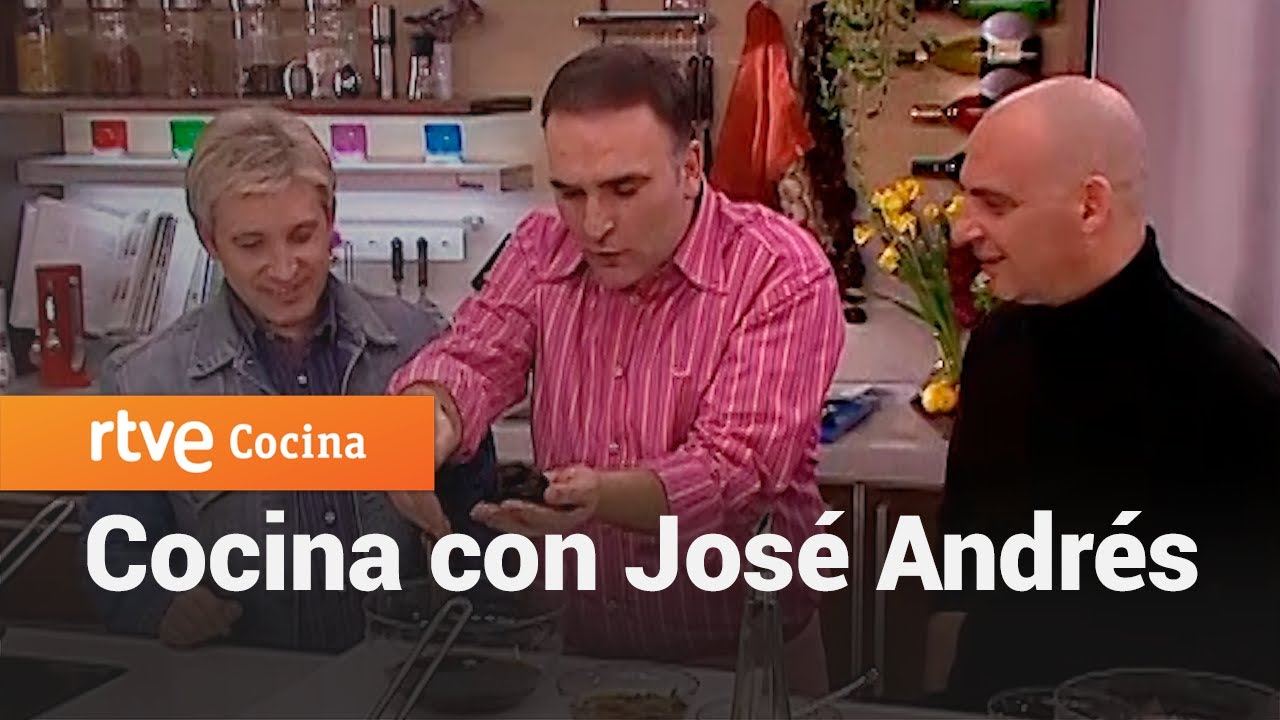 Caldo de pollo - Vamos a cocinar con José Andrés (con Pedro y Javier) | RTVE Cocina