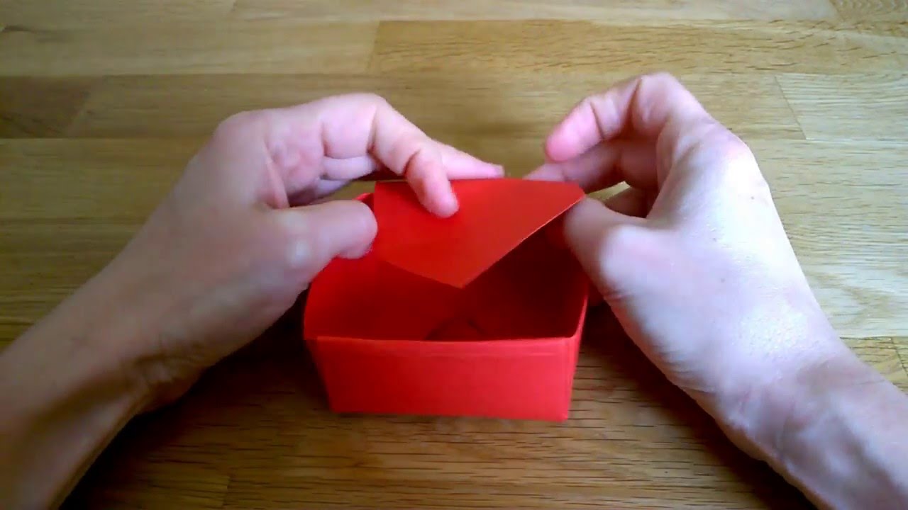 Come fare una scatolina origami utilizzando un foglio quadrato