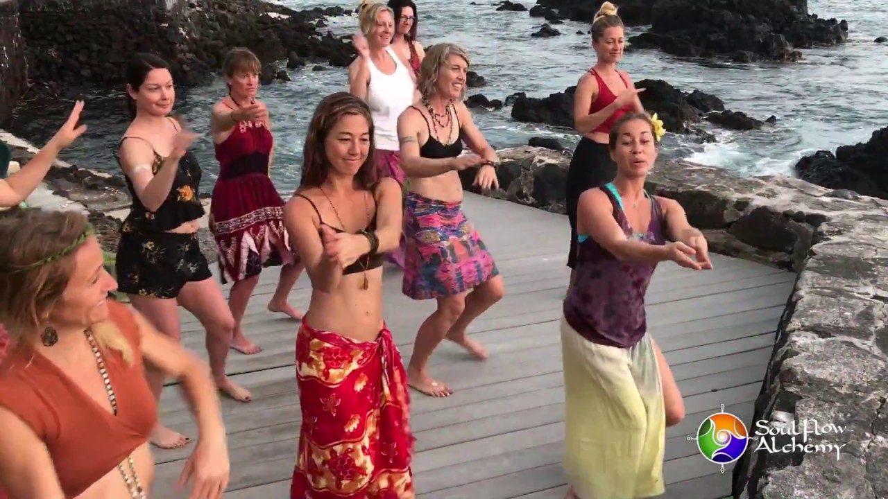Little Grass Shack Hula at Kealakekua Bay, Hawaii