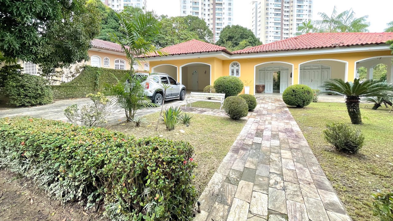 Mansão Térrea - Condomínio Parque Residenciais Manaus - 4 suítes. Casa na cidade de Manaus