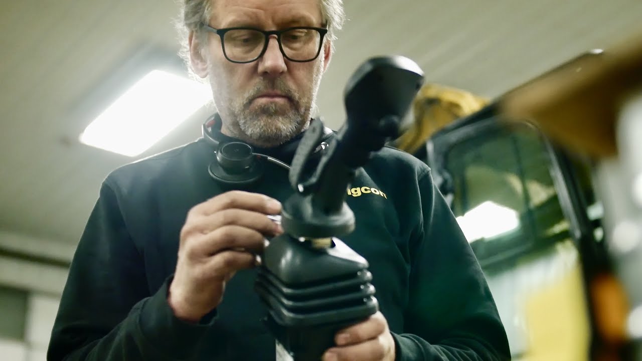 Engcon® Tiltrotator Installation on CAT® 306CR