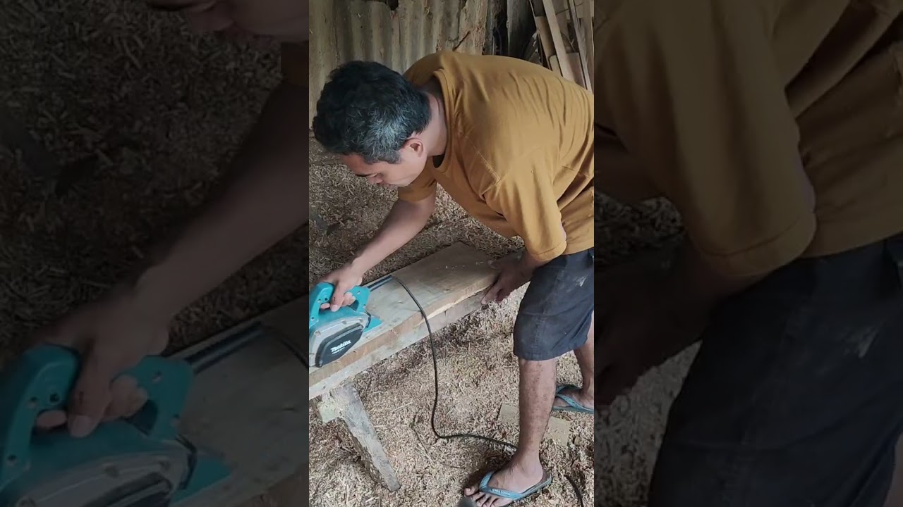 Proses penyerutan ram pintu #woodworking #tukangkayu #fyp #bengkelkayu #carpenter 