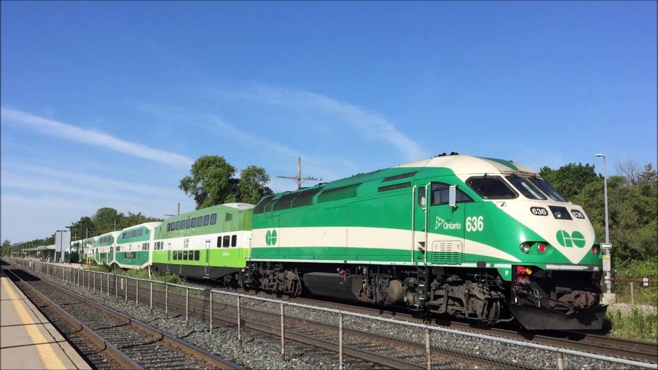 GO Transit HD 60 FPS: MPI MP40PH-3C Lakeshore West Line Trains @ Port Credit Station 7/3/16