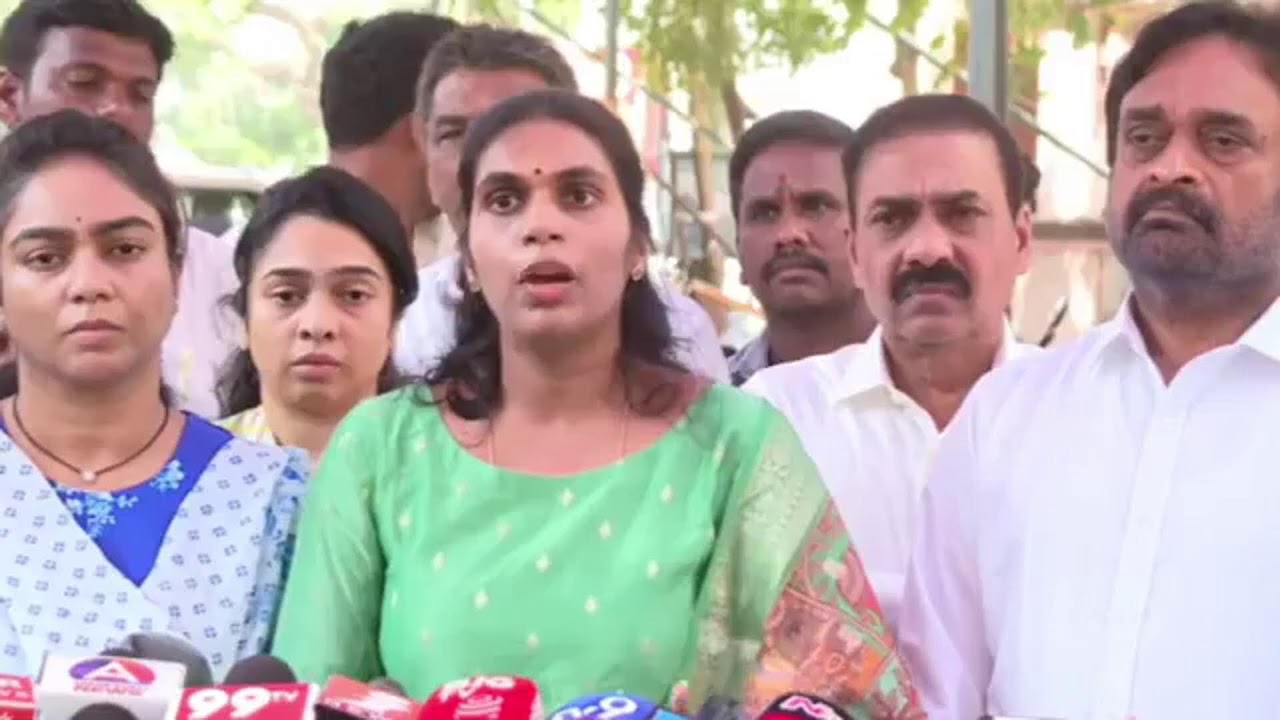 LIVE: అంబటి రాంబాబు కుటుంబాన్ని గుంటూరులో వైయస్‌ఆర్‌సీపీ నేతలు పరామర్శ