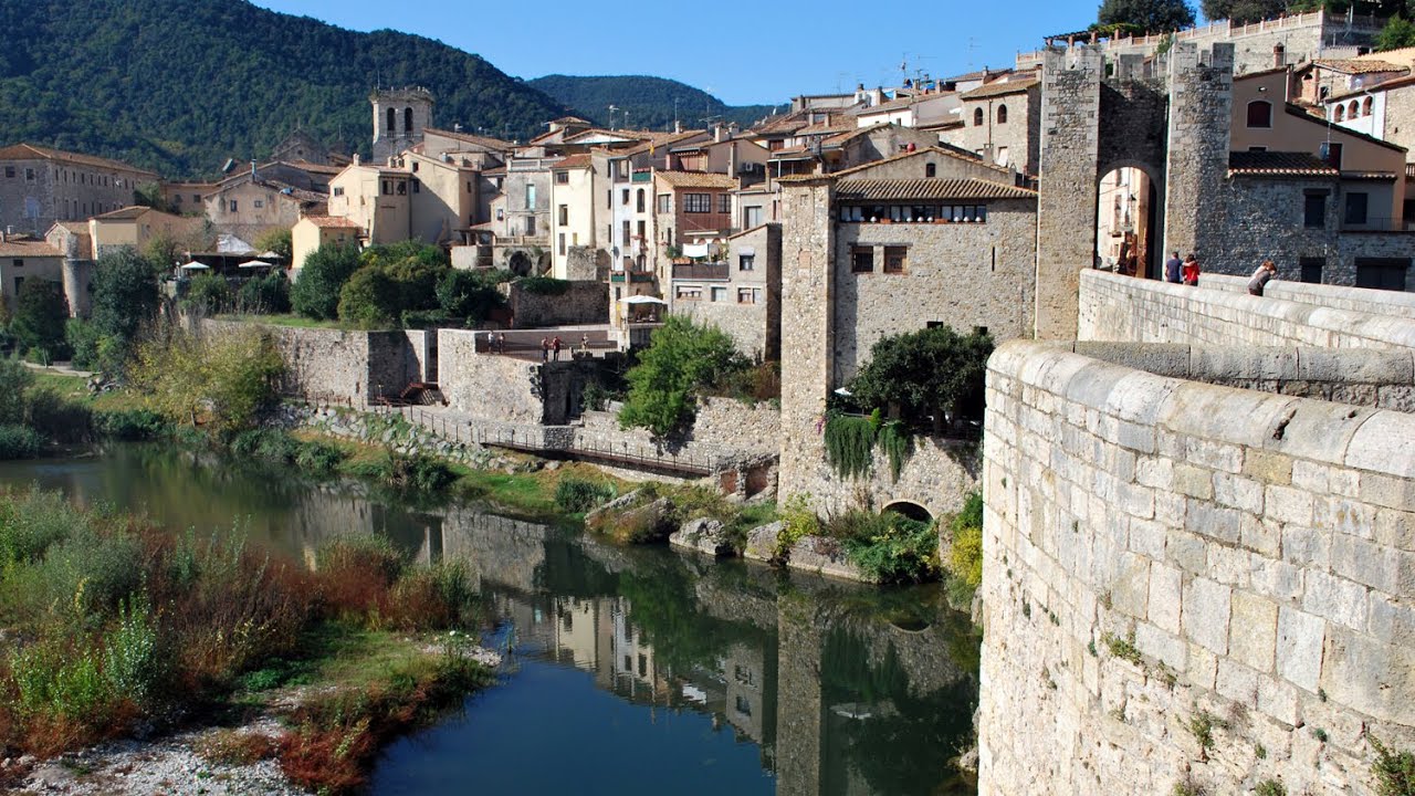 Província de Girona: Besalú e Girona, capital da província - Cataluña - España - 2013.