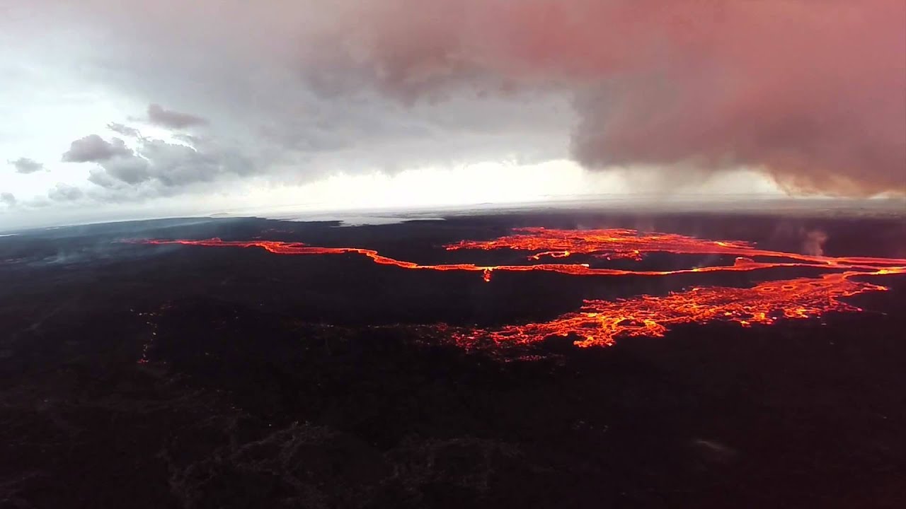 ICELAND: LAND OF FIRE - Bardarbunga volcano eruption (DJI Phantom 2 drone flying in fire and snow)