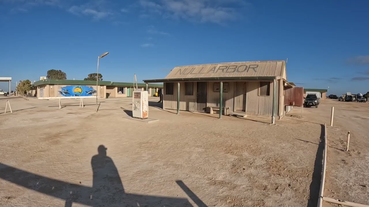 Что подают в Nullarbor Roadhouse?