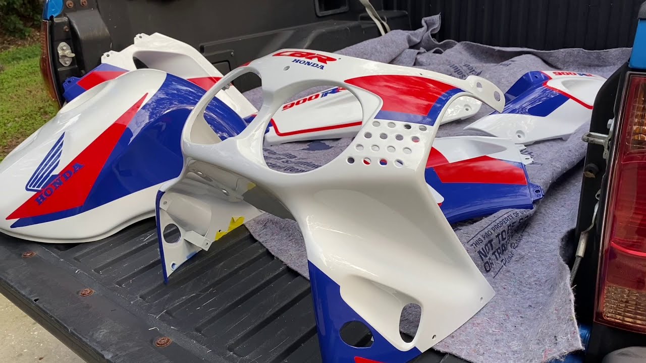 Honda cbr900rr fireblade black and gray to white and blue