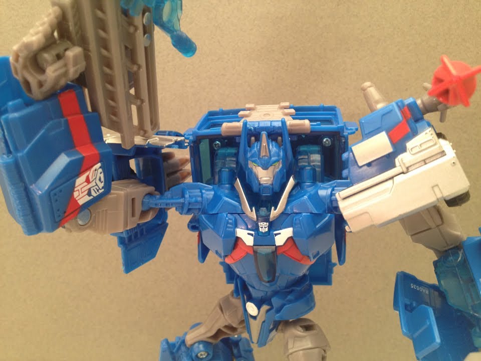 ULTRA MAGNUS TRANSFORMERS PRIME VIDEO TOY REVIEW