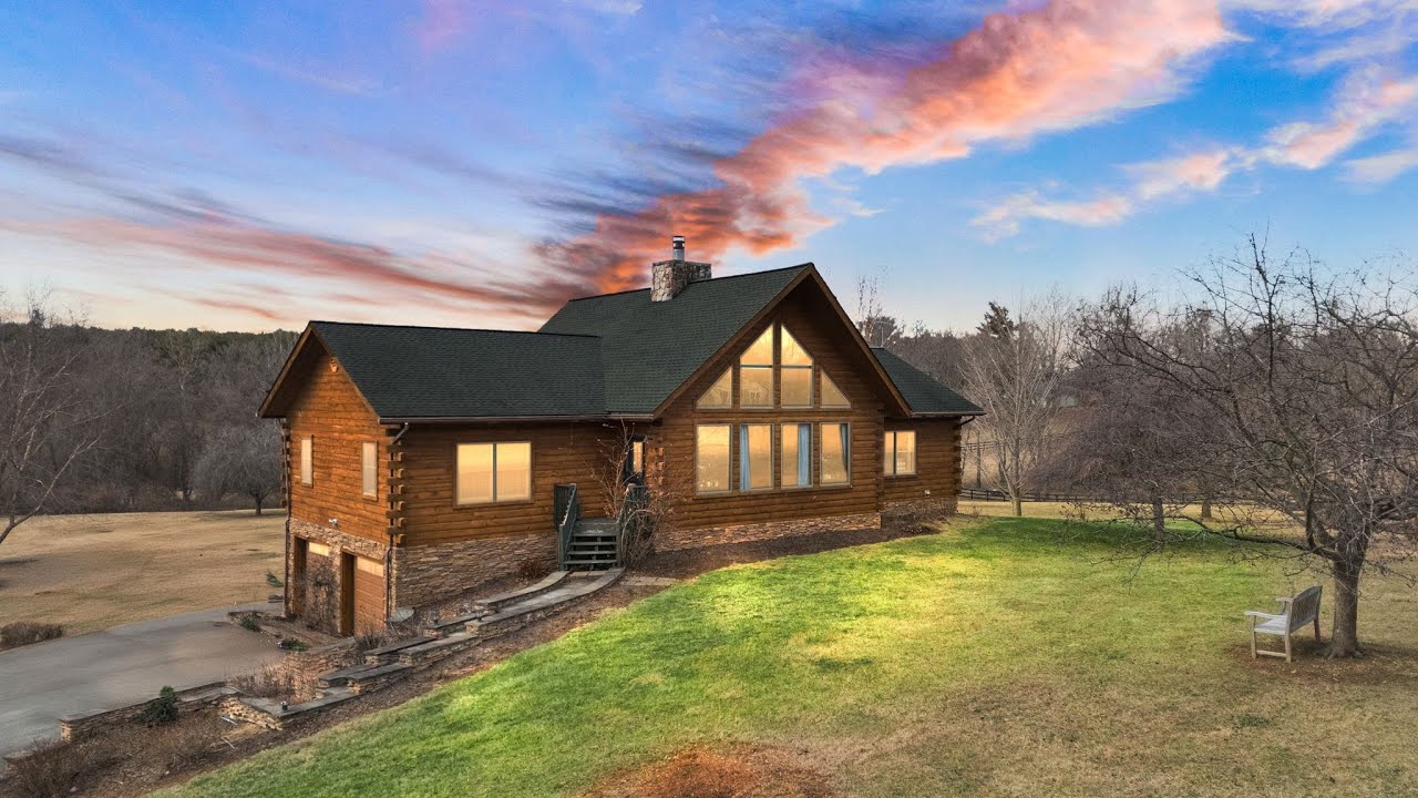 20233 Shelburne Glebe Rd Purcellville VA 20132. Log Home!