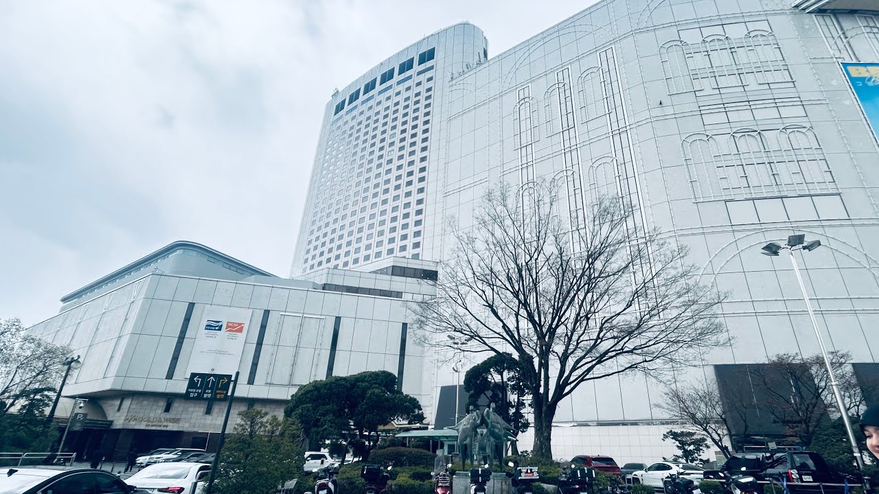 Lotte Hotel World in Jamsil 🇰🇷 | Luxury Stay & Adventure in Seoul!