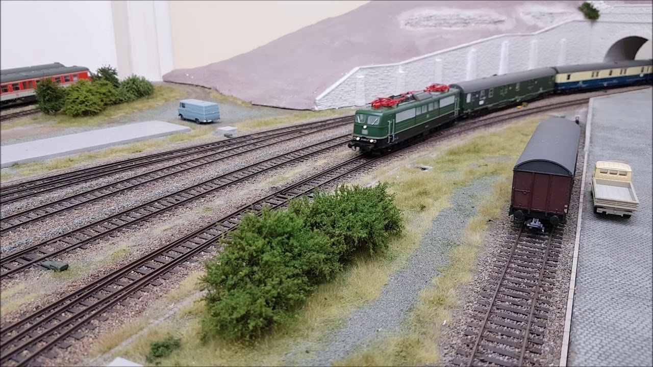 Neuzugang BR151 mit Postzug