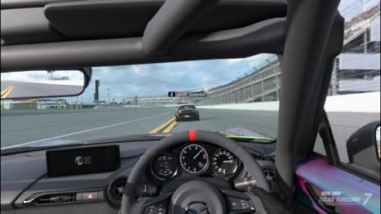 Daytona close battling