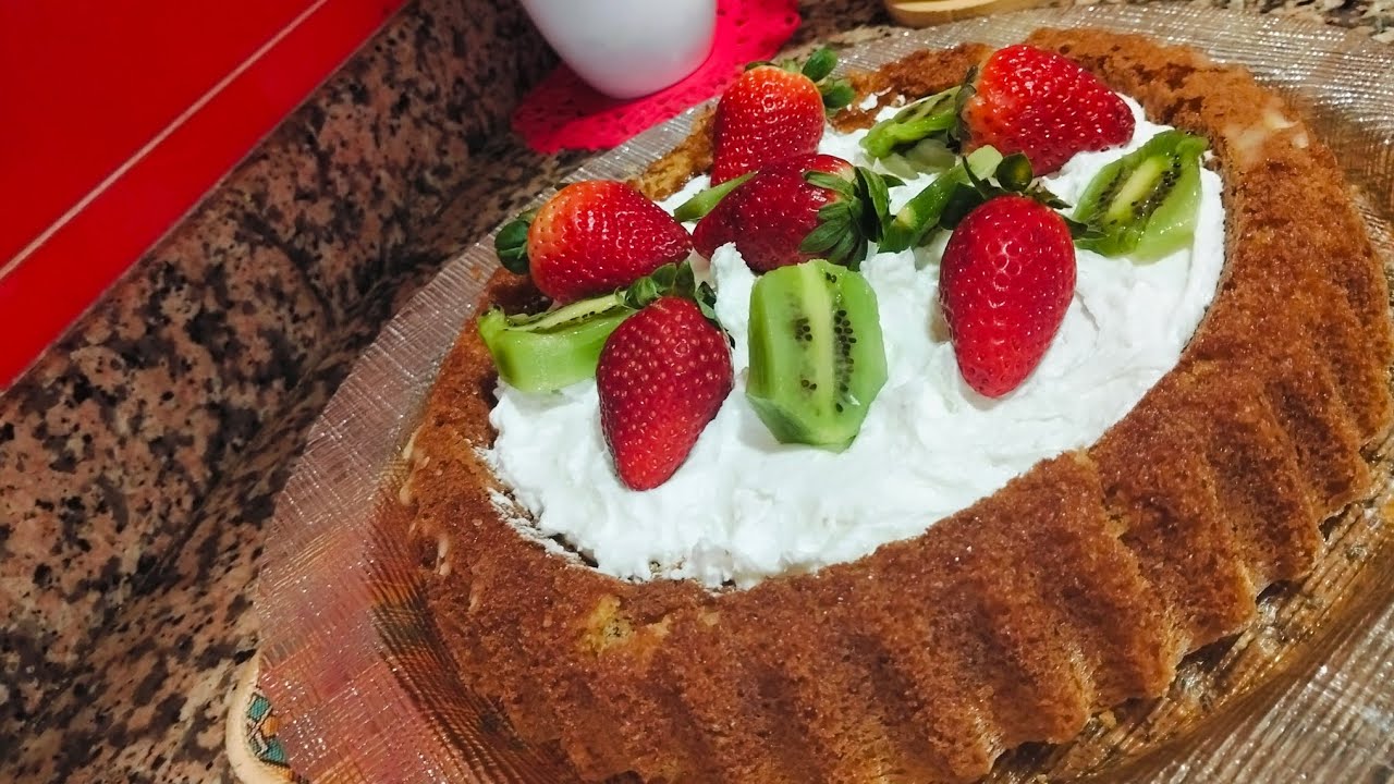 عندك جوج بيضات جوج خمارات او غير ستة لفريزات اجي نوجدو احسن كيك في مول لعجيب🥰#شهيوات #اكسبلور 