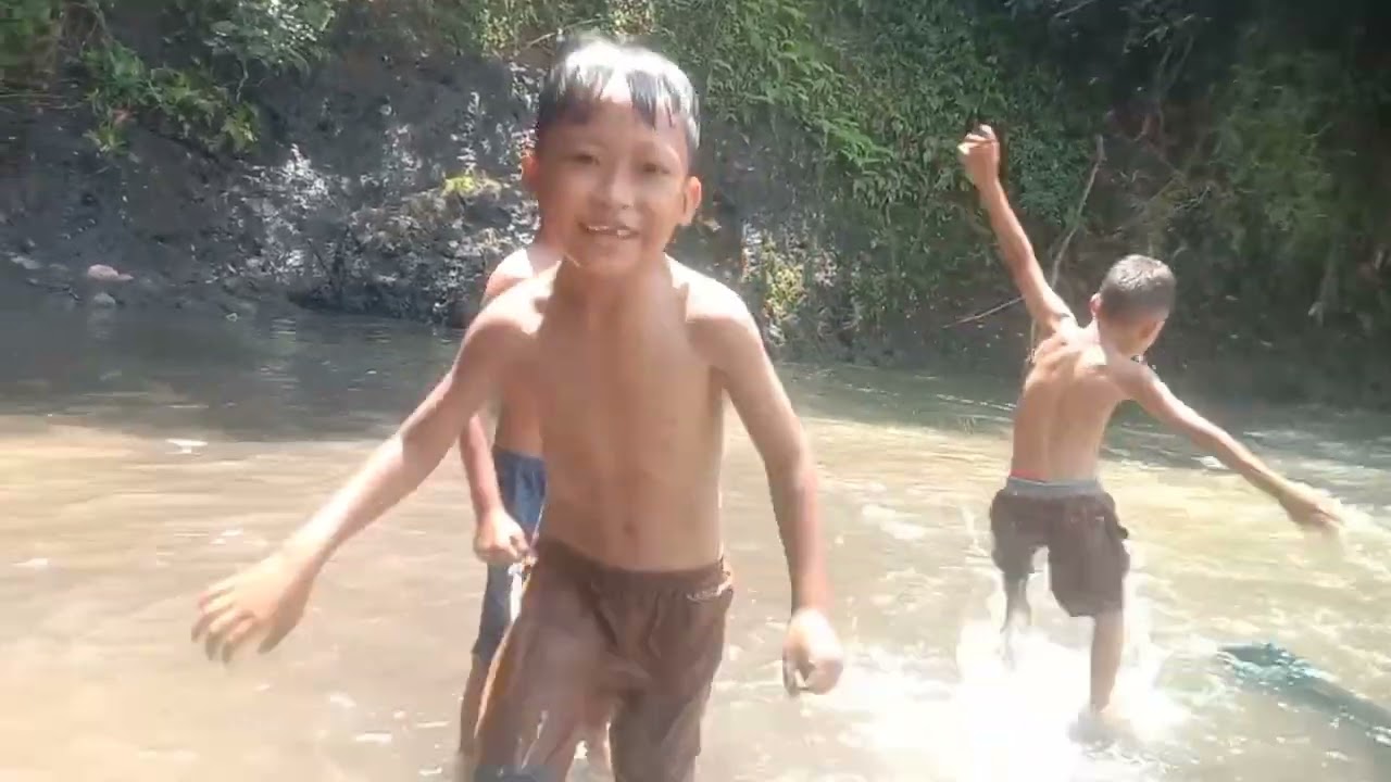 Bocil mandi di sungai #36