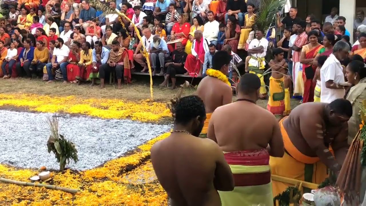 Marche sur le feu à Saint-Pierre (Temple derrière bazard) 2018