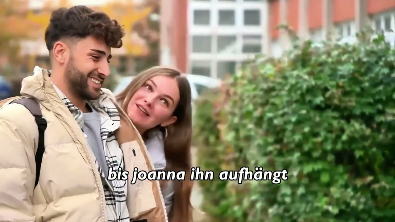 Endlich im Bett: Joanna und Karim lassen ihren Gefühlen freien Lauf.