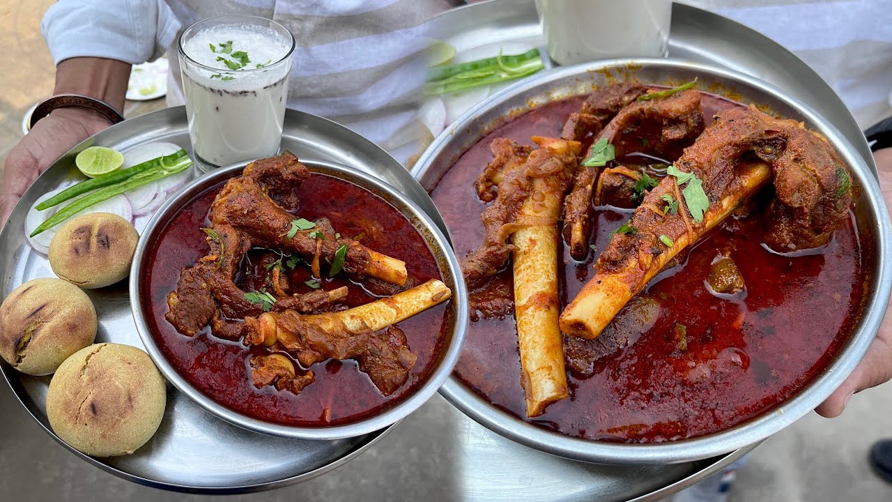 TV सीरीज KOTA FACTORY की पूरी TEAM को खाना यहाँ से जाता | LOCKDOWN HIT KITCHEN INDIA | MUTTON RECIPE