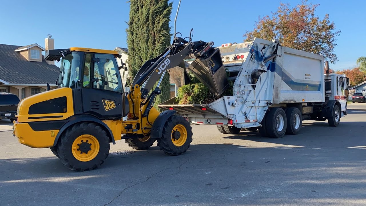 Bertolotti Disposal Sterling Condor Heil PowerTrak 47 - JCB 407