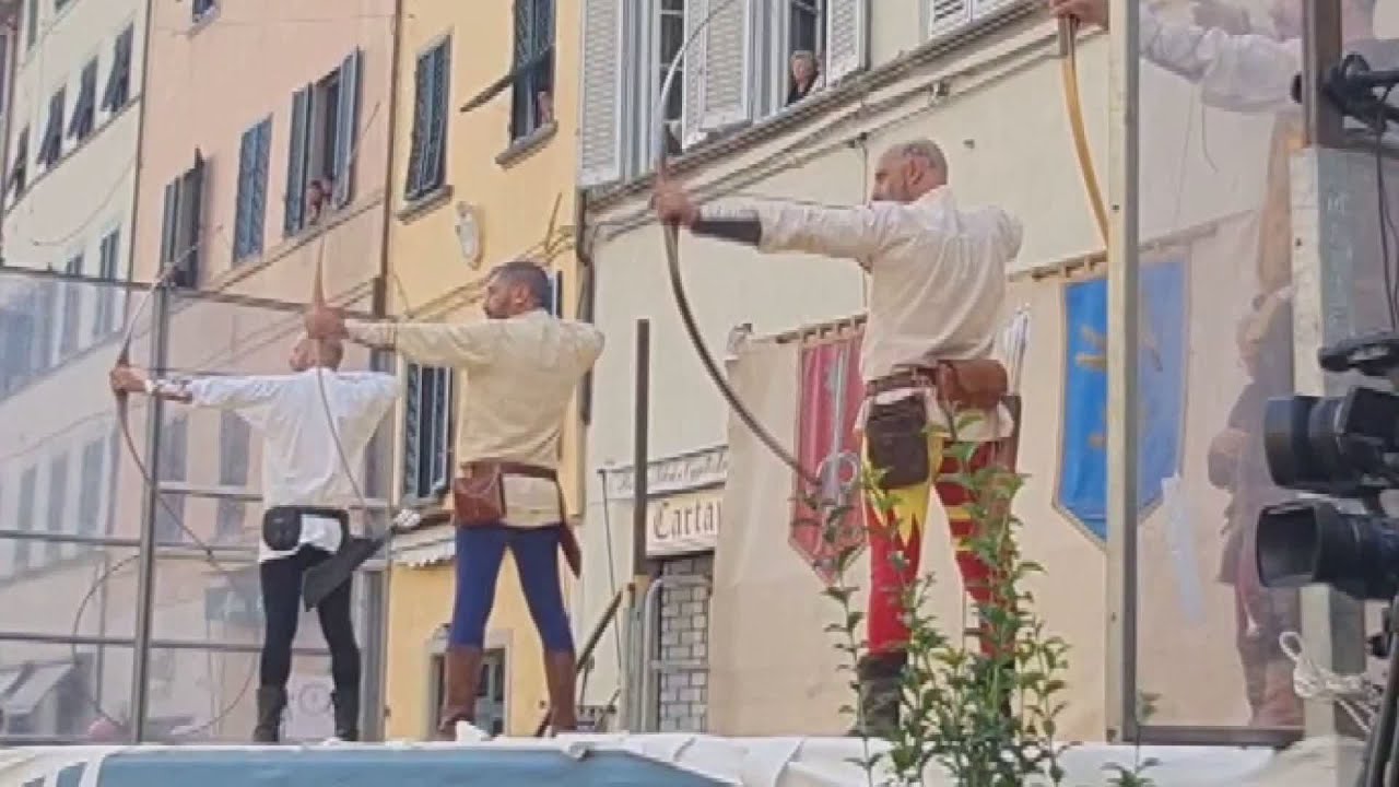 Grande festa a Pescia per il Palio degli arcieri