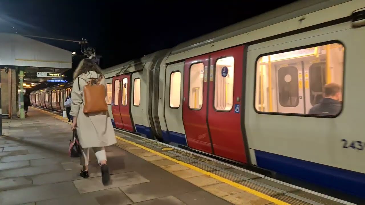 WIMBLEDON PARK Station at NIGHT (2022)