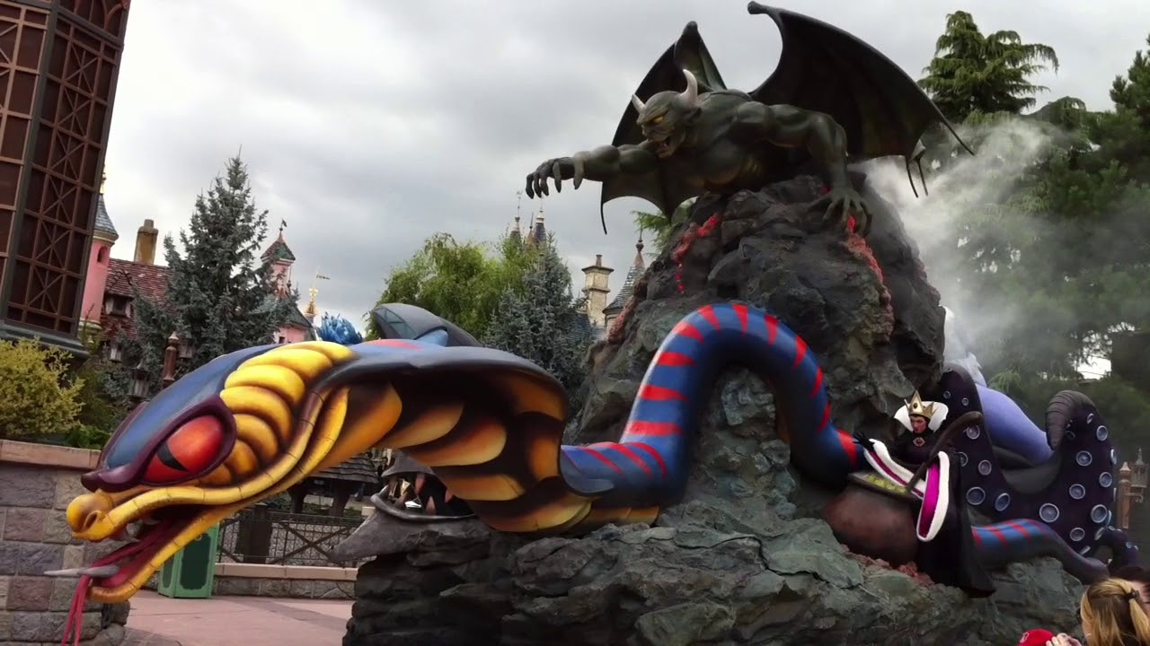 Disneyland Paris VINTAGE - Footage of the Disney Once Upon a Dream Parade