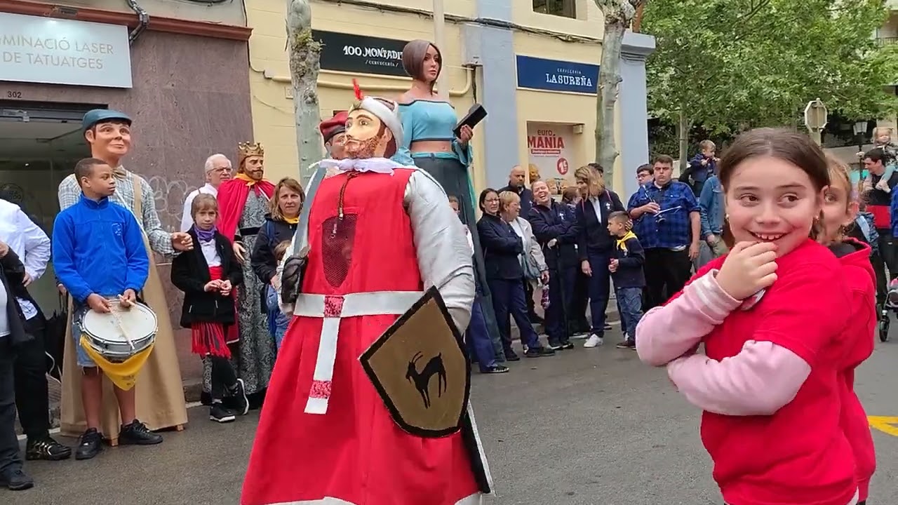 2a trobada de capgrossos, gegantons infantils a L'Hospitalet de Llobregat 26/4/25 Entrada a la plaça