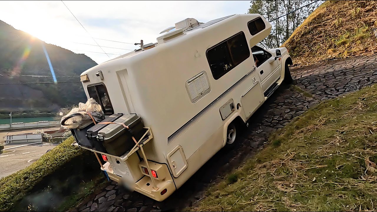 [Субтитры] Автомобильный кемпинг! Видео падения кемпера с холма | VanLife | Японская еда