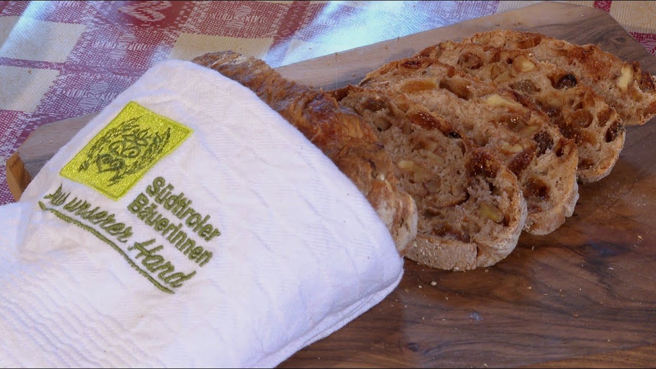 Südtiroler Weihnachtszelten backen mit den Südtiroler Bäuerinnen. Aus unserer Hand und der Euregio