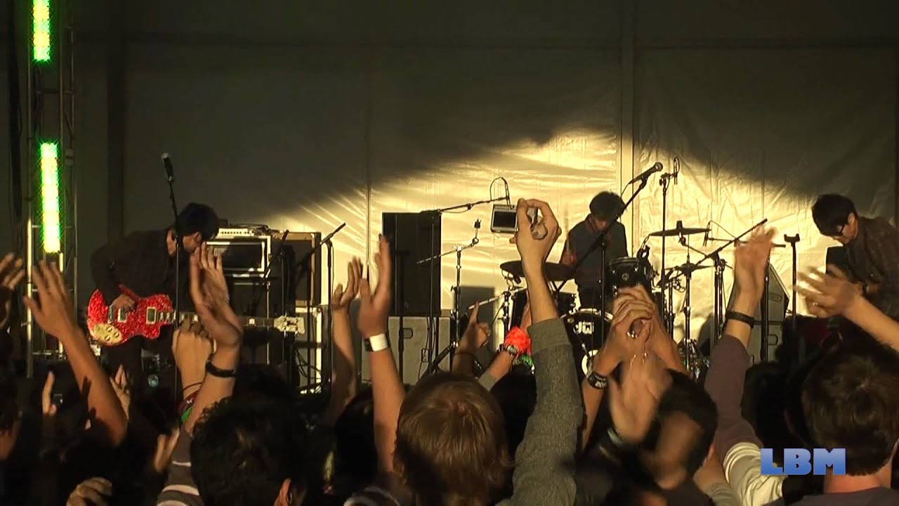 Carsick Cars - 中南海 Zhong Nan Hai (2011 Black Rabbit Festival)