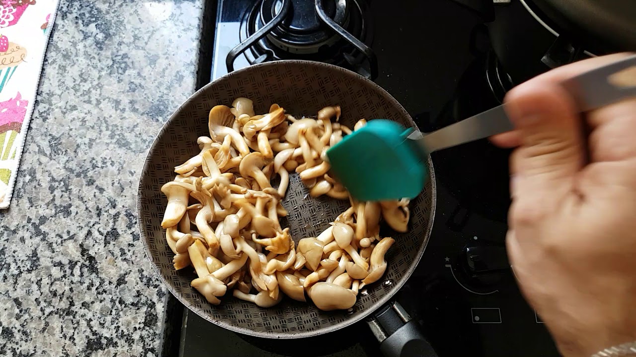 Cozinhando cogumelo (Shimofuri na manteiga)