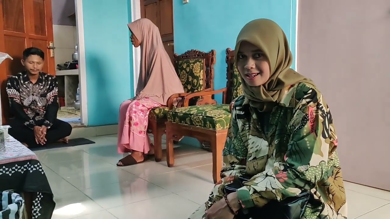 Suasana Lebaran Idul Fitri di Kampung. Berkeliling dan Berkunjung ke Rumah Saudara.