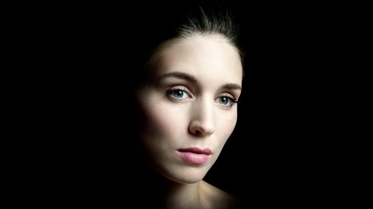 Rooney Mara .Porqué ? Annie  Lennox-Why ?
