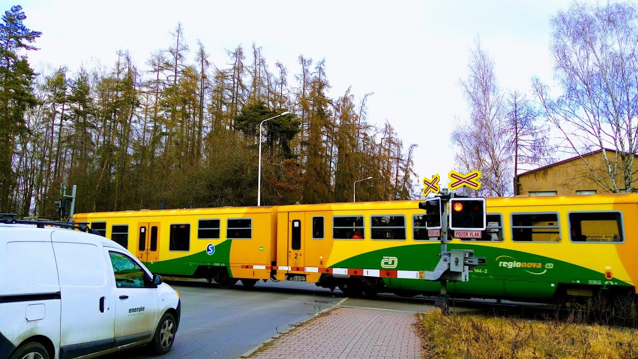 Železniční přejezd Kladno Zimní Stadion P2443 (AŽD 97) - 23.1. 2020 -. / Czech Level Crossing.