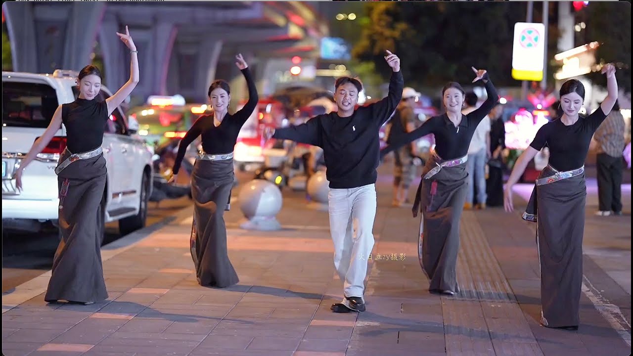 Very Beautiful Tibetan dance &ldquo;Grassland Guozhuang