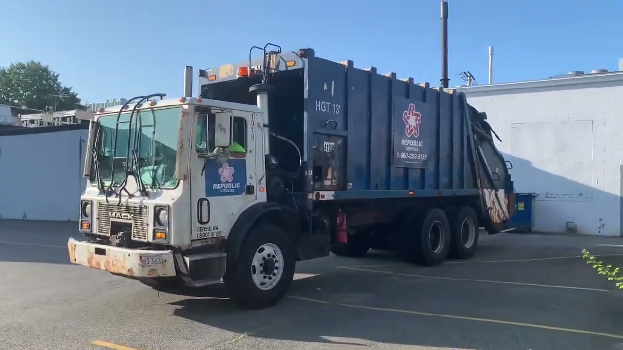 Republic Services Ex BFI Waste Services 1019 ~ Mack MR Leach 2RII Packmaster Rear Loader