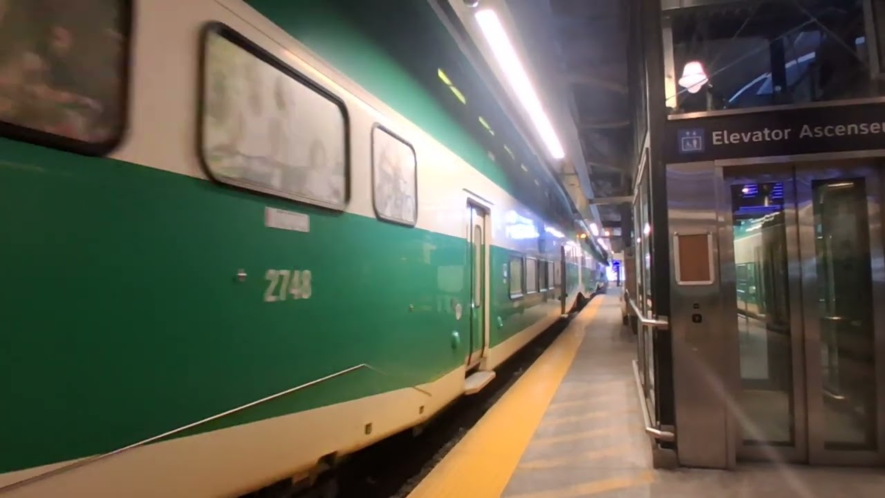 F59ph leaving Toronto union #gotransit #f59ph 