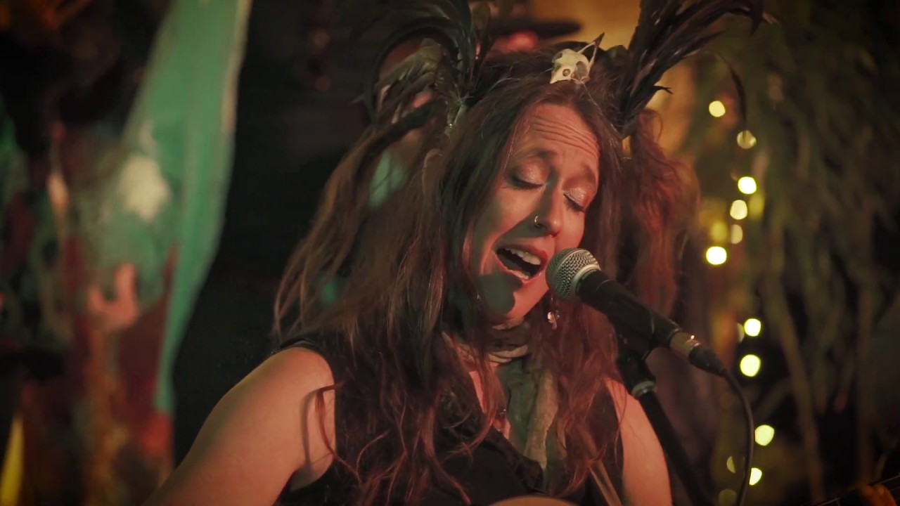 BANG BANG Felicity Lawless (Sonny Bono)