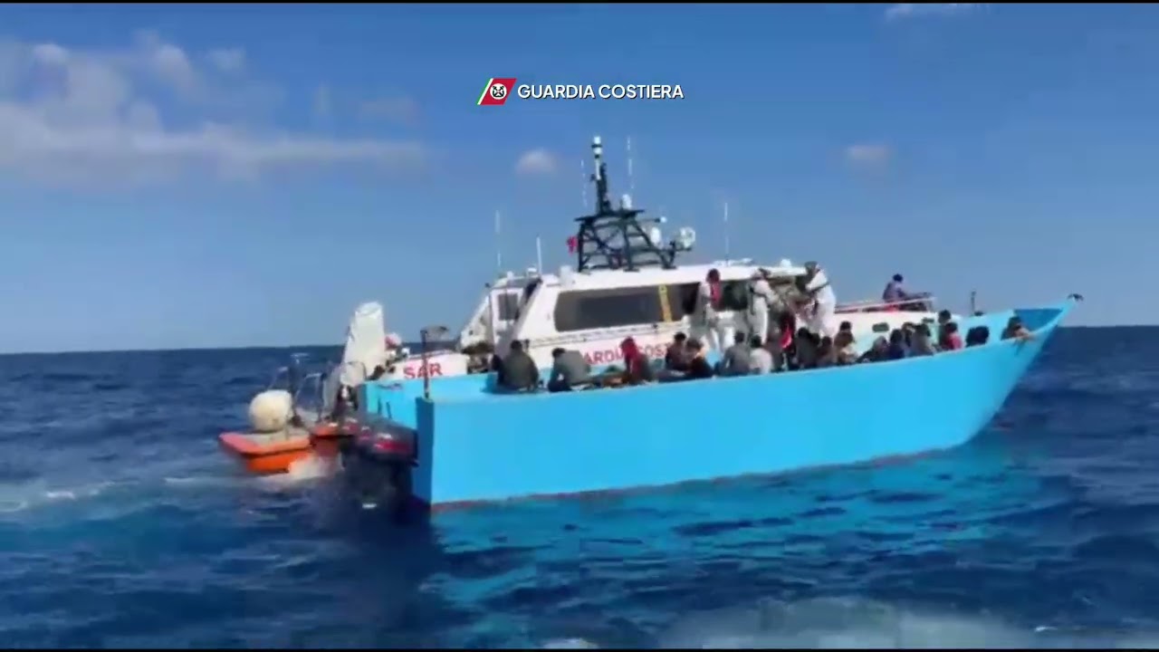 Soccorso Guardia Costiera a largo Lampedusa