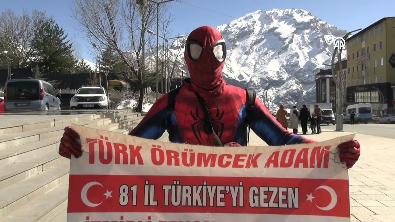 Türkiye'yi gezen Örümcek Adam Hakkari'ye geldi