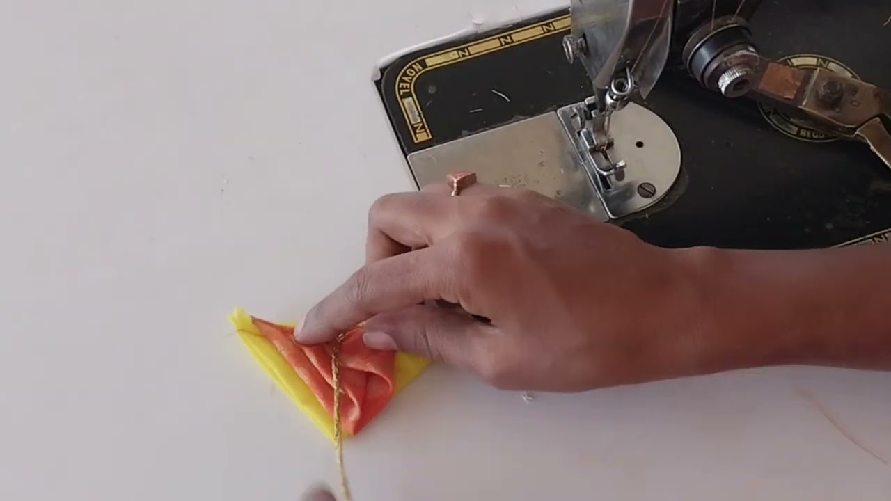 Great idea!💥how to make tassel? ✂️blouse latkan banva agdi 2 minitat.🧵lehanga latkan. #latkan#tassel