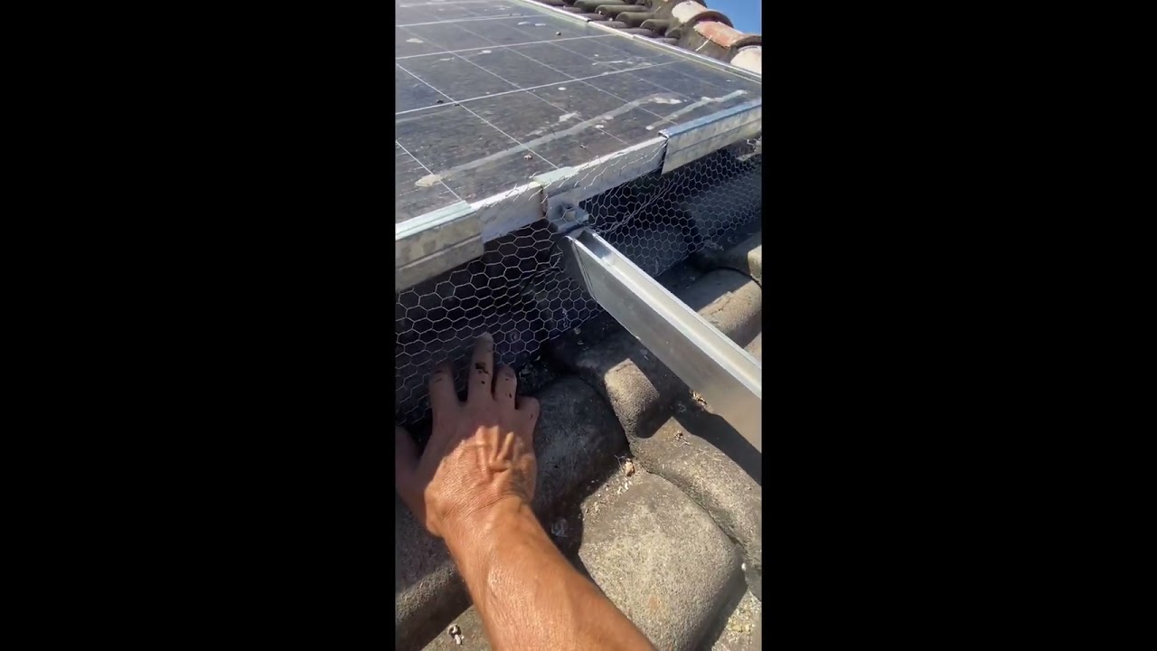 Tela em placa solar para evitar pombos, rápido, prático e barato.