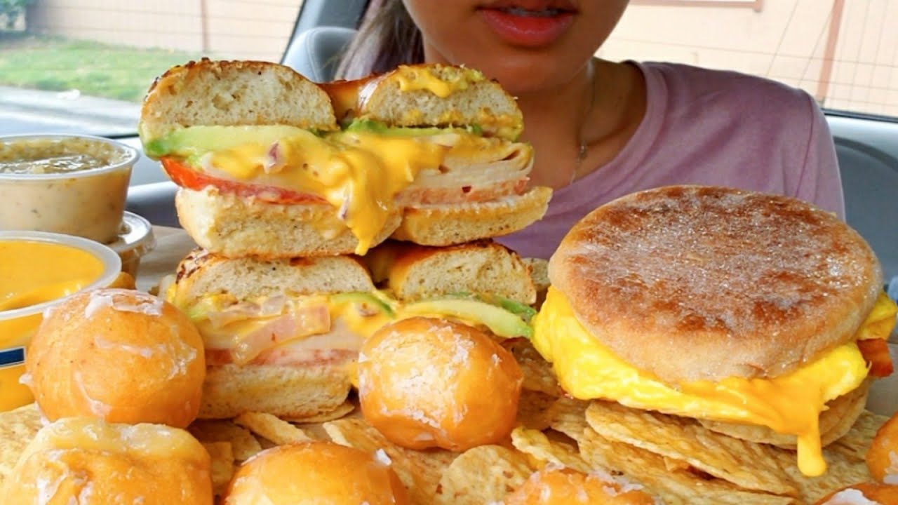 ASMR EATING CAR MUKBANG TURKEY 🥯 BACON DOUBLE CHEESE ENGLISH MUFFIN NO TALKING 먹방 TWILIGHT SHOW