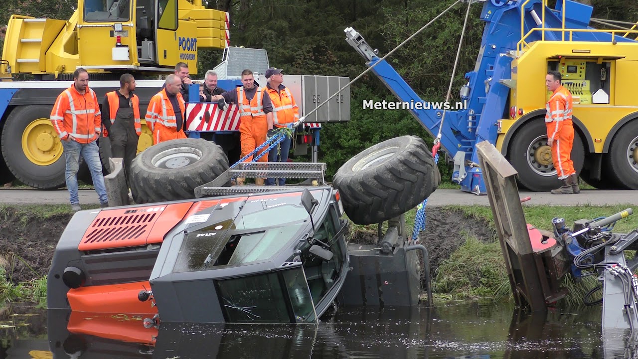 Mobiele kraan uit Norgervaart in Assen gehaald