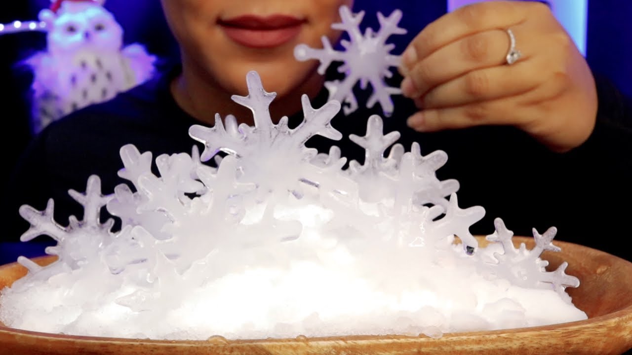ASMR SNOW FLAKES AND SNOWY ICE/ FROST EATING/UNBOXING YOUTUBE PLAQUE REQUEST!!