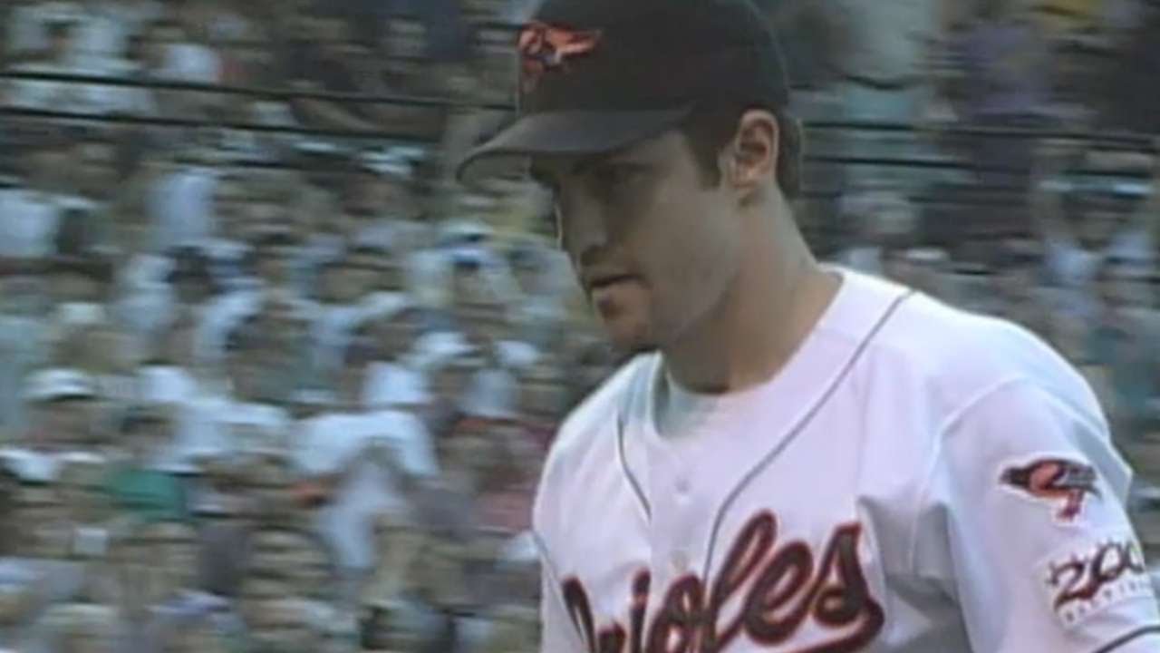 1997 ALDS Gm4: Mussina strikes out seven, sends O's to ALCS