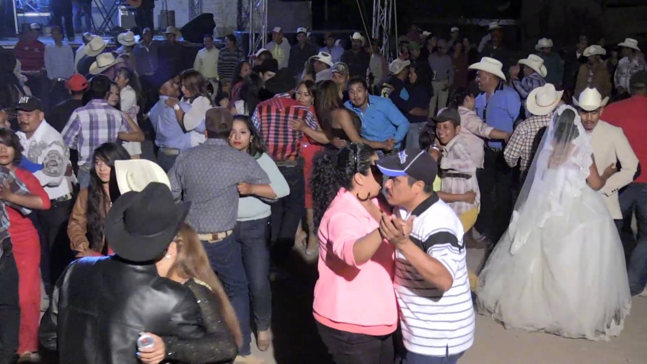 Brenda y Juan con la Alegria Norteña, pura alegria en Bañon